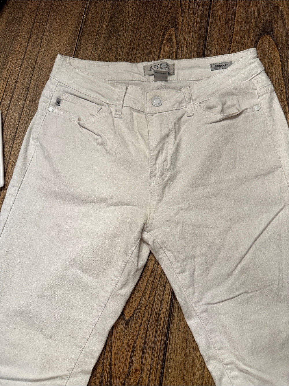 Judy Blue woman’s white Slim Straight Jeans